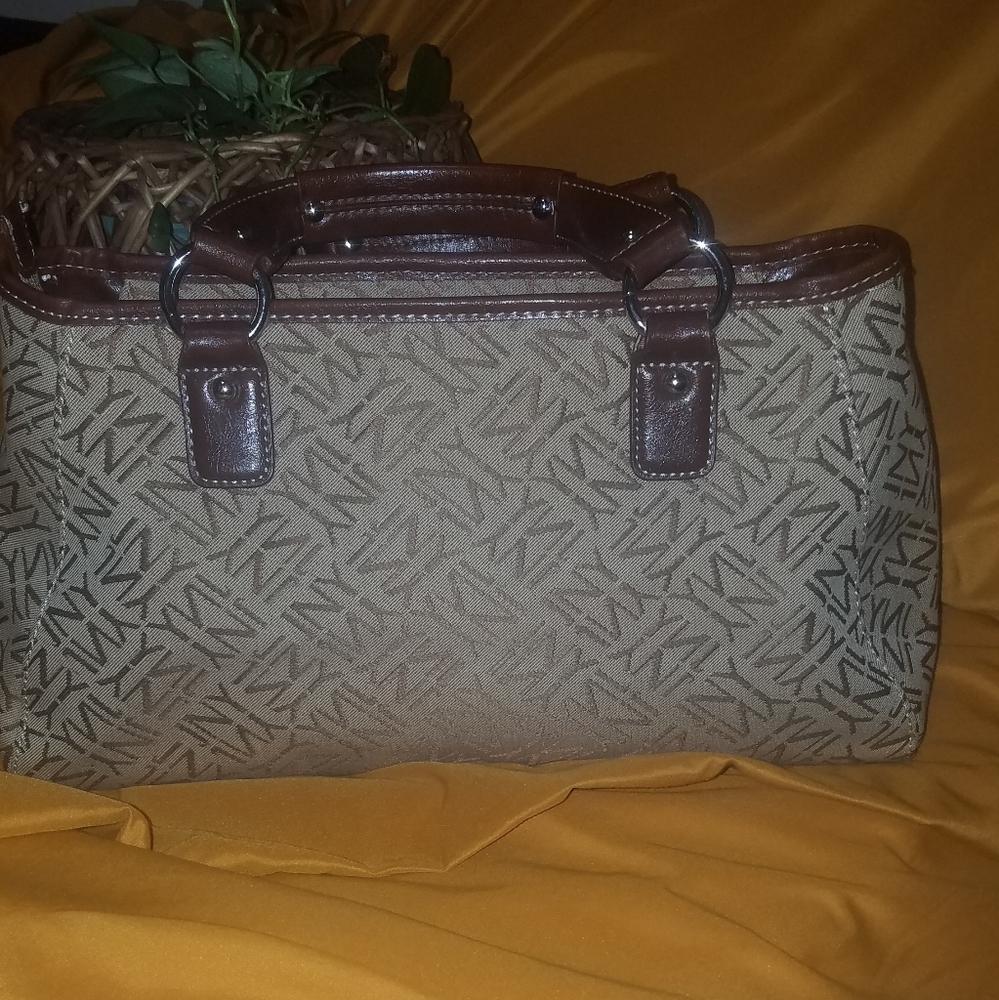 Jones New York Handbag/Clutch